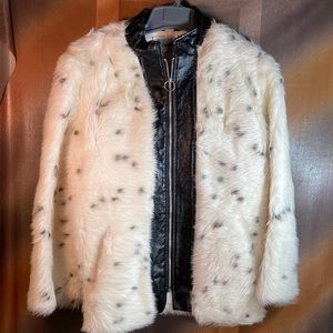 𝅺FULLY lined vintage 70’s faux Dalmatian fur teddy jacket with leather edging‎